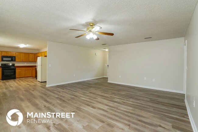 Foto del edificio - 737 N CYPRESS AVE