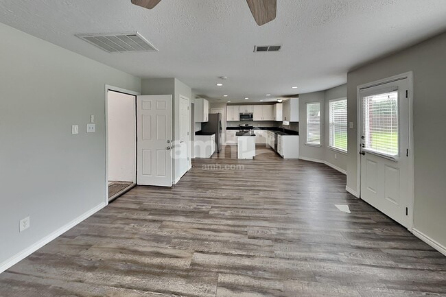 Building Photo - 14006 Honey Bee Ct