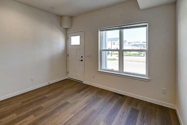 Foto del edificio - 4879 Lacy Rd