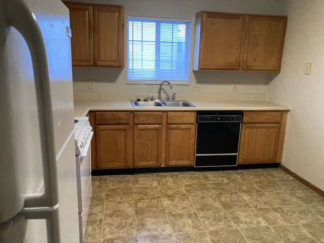 Building Photo - 130 Lauren Circle Apt C