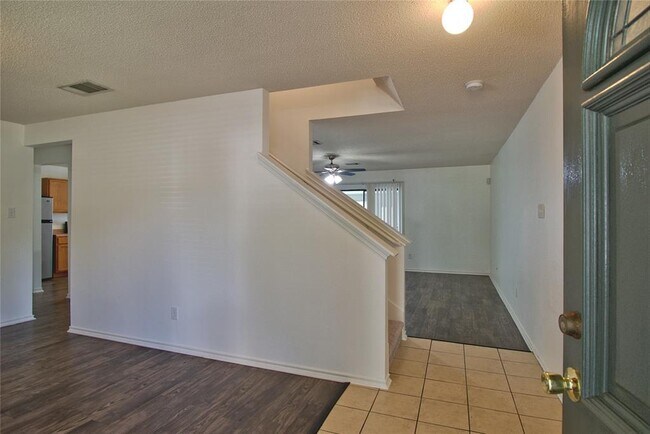 Foto del edificio - 1107 Thorn Creek Pl