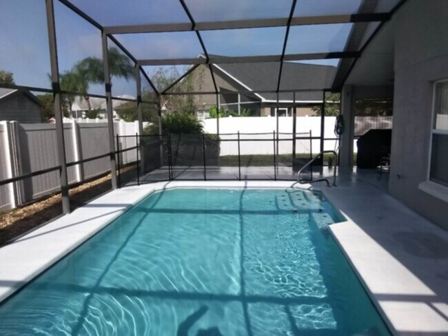 Building Photo - "Charming 3-Bed Pool Home with 2 Full Baths in St. Cloud – 1,642 Sq. Ft. of Comfort Awaits!" Pool...