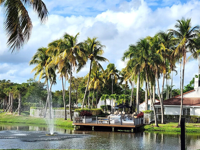 Foto del edificio - 651 Lyons Rd