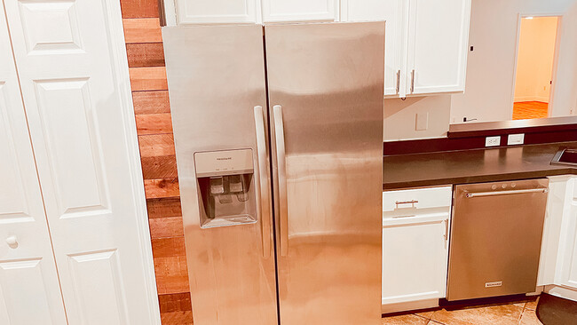 Kitchen Fridge - 11276 Pinewood Cove Ln