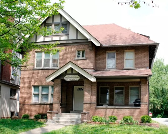 Building Photo - 222 E 16th Ave