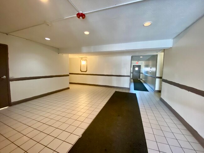 Foto del edificio - 4500 Beau Monde Dr
