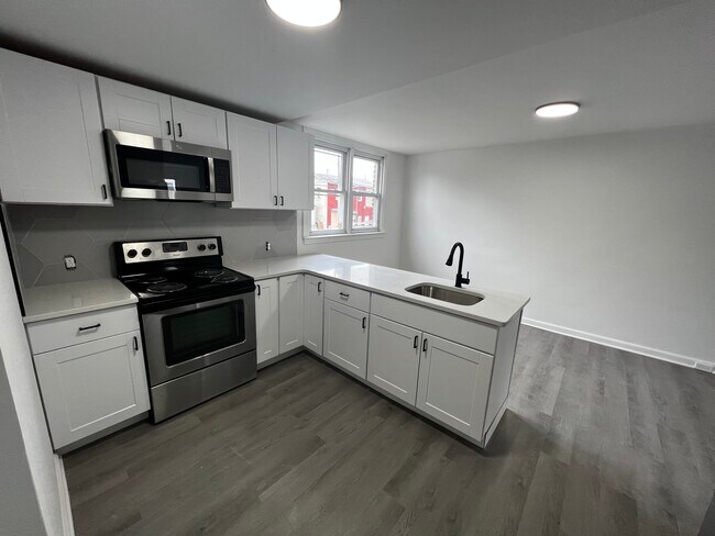 Foto del edificio - 817 Hughes St