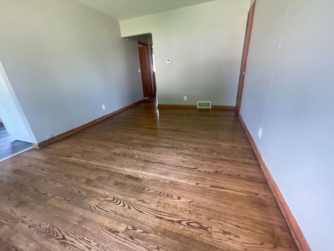 Building Photo - 2025 W Warnimont Ave