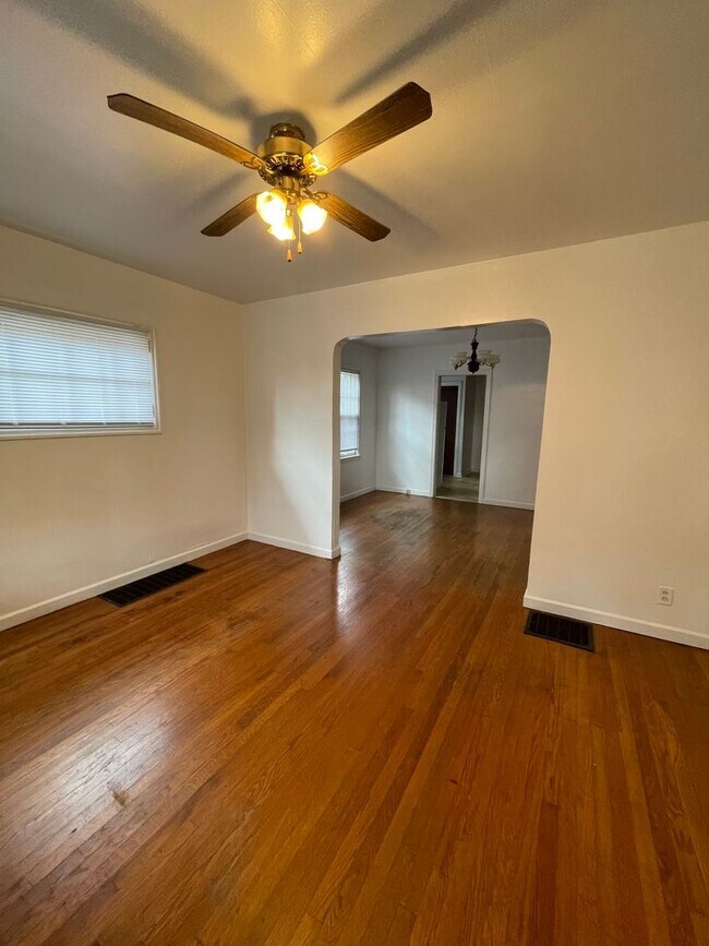 Foto del edificio - 5250 E St Joseph St