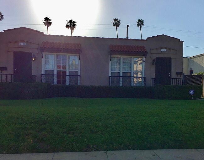 Building Photo - 2101 Hillcrest Dr