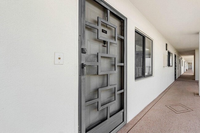 Foto del edificio - 7310 Ashford Pl