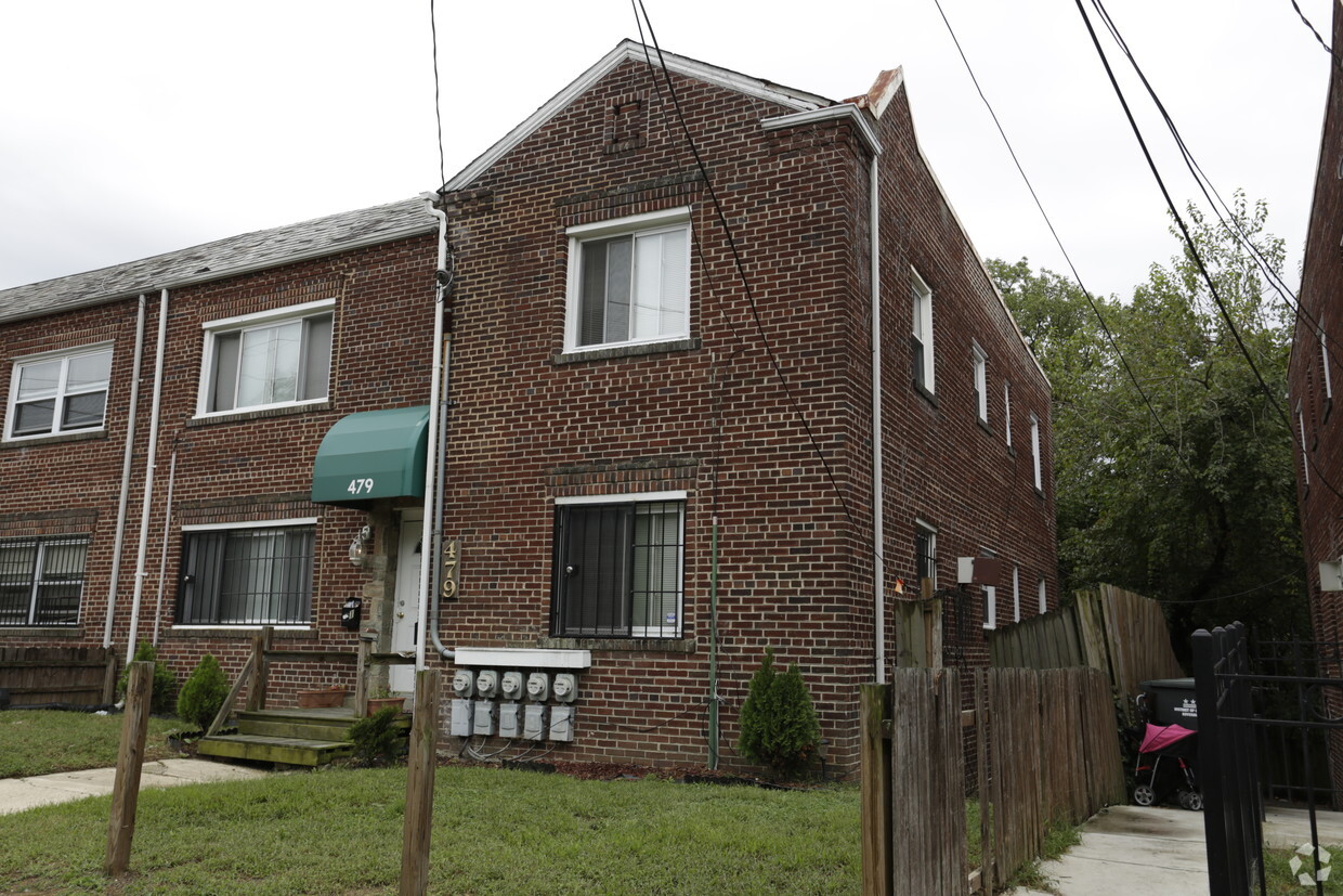 Building Photo - 479 Orange St SE