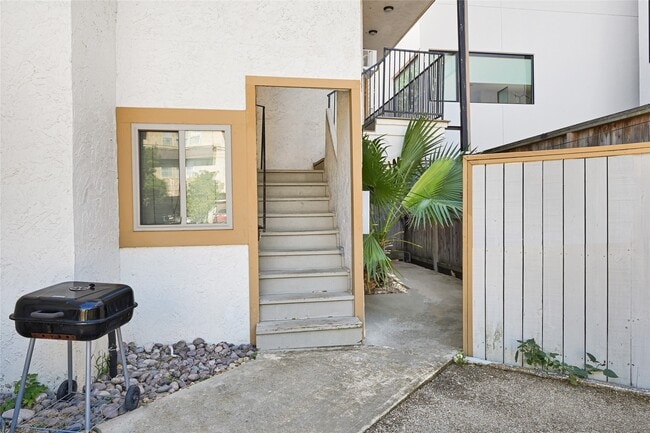 Building Photo - 1603 Welch St