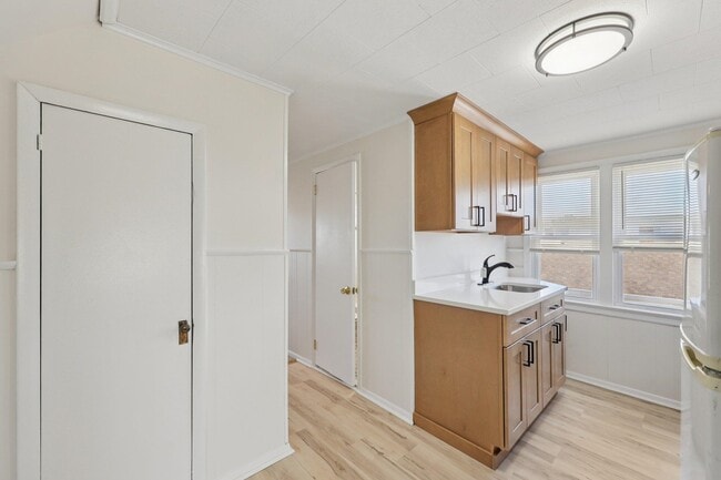 Building Photo - 153 Banta Ave