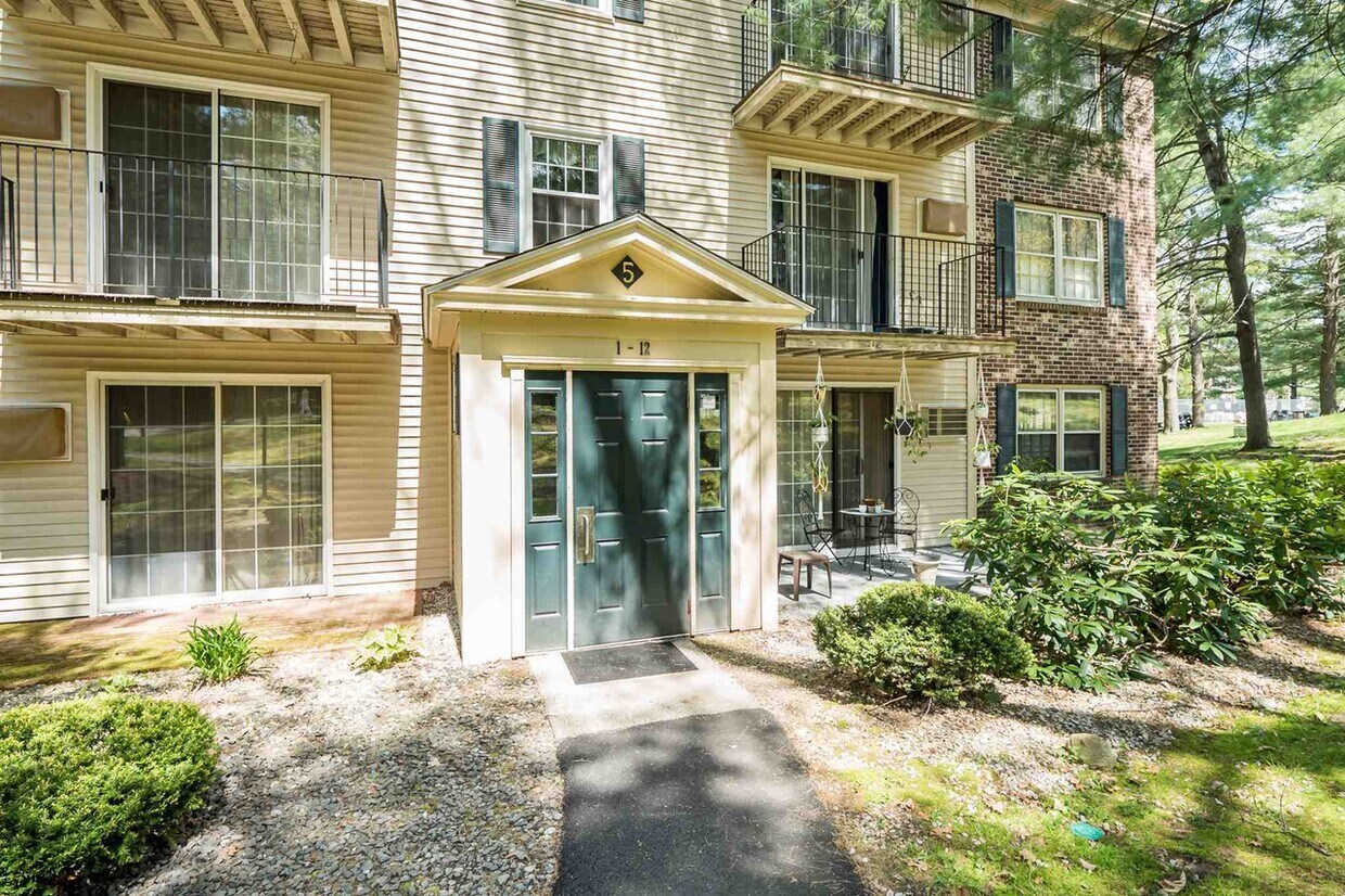 5 Autumn Leaf Dr Unit 10, Nashua, NH 03060 Condo for Rent in Nashua