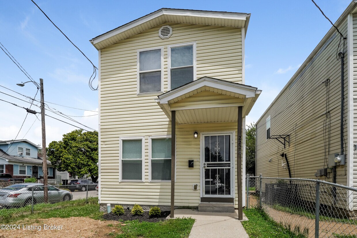 Primary Photo - 2223 St Louis Ave