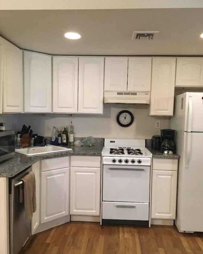 Primary Photo - 932 Park Ave