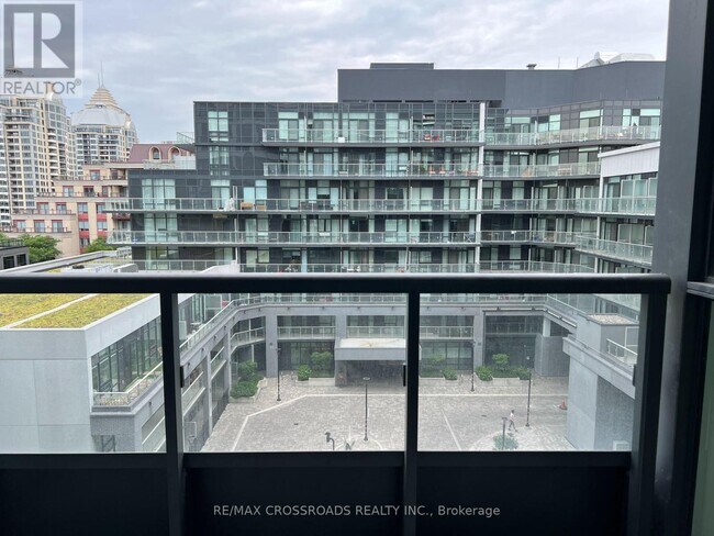Photo du bâtiment - 625-625 Sheppard Ave E