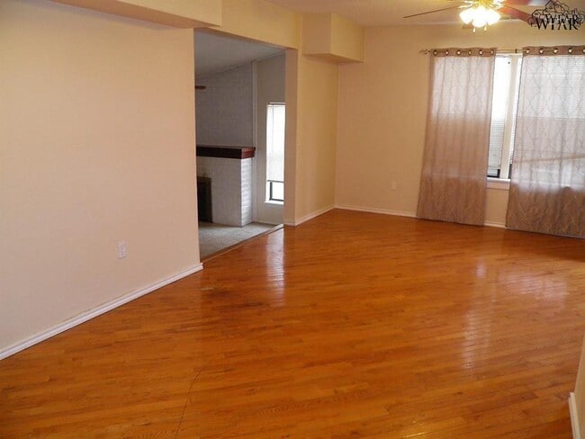 Foto del edificio - 4330 Cunningham Dr