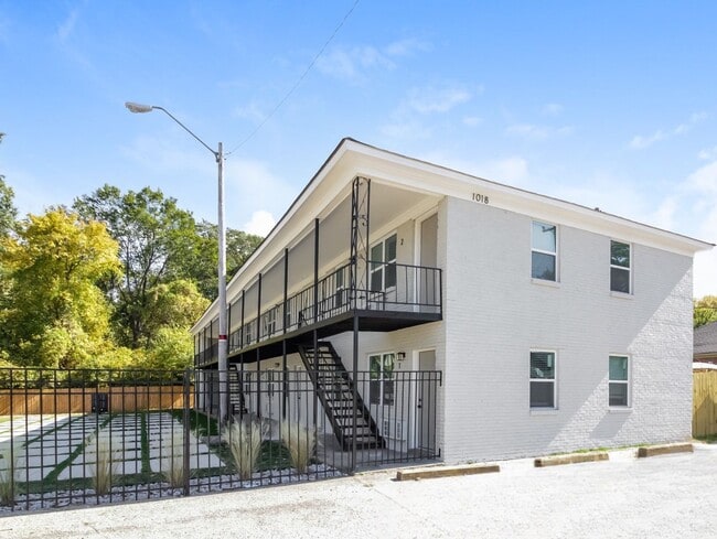 Building Photo - Seventh Street Apts (1018)