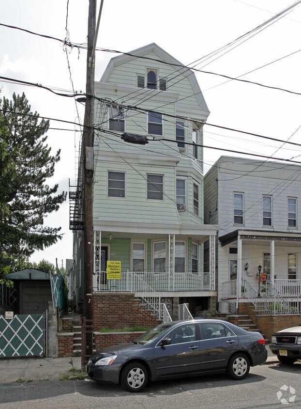 Building Photo - 64 W 11th St