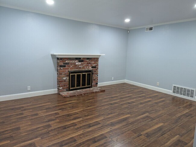 Building Photo - 5400 53rd Ave