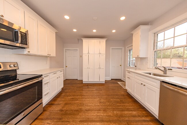 Foto del edificio - 228 N Sycamore St