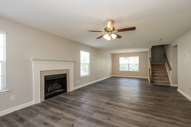 Foto del edificio - 2127 Pleasant Dale Dr