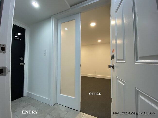 Foto del edificio - 692 Bay St