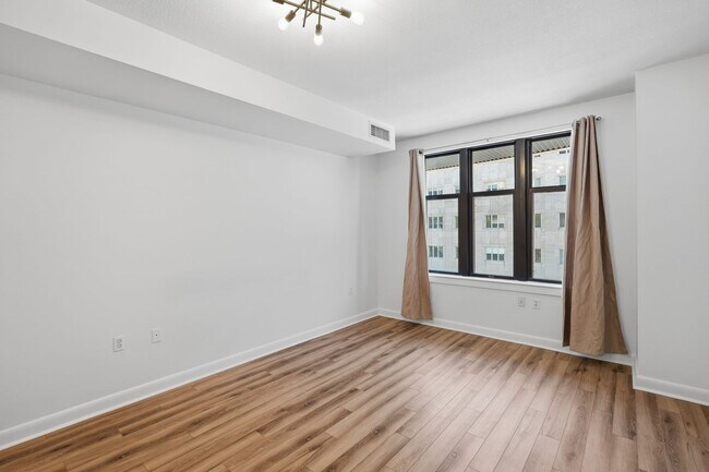 Foto del edificio - Penn Quarter Condo | Studio | 1 Bath | 450 Sf