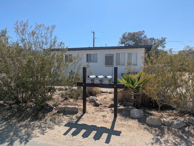 Foto del edificio - 6586 Split Rock Ave