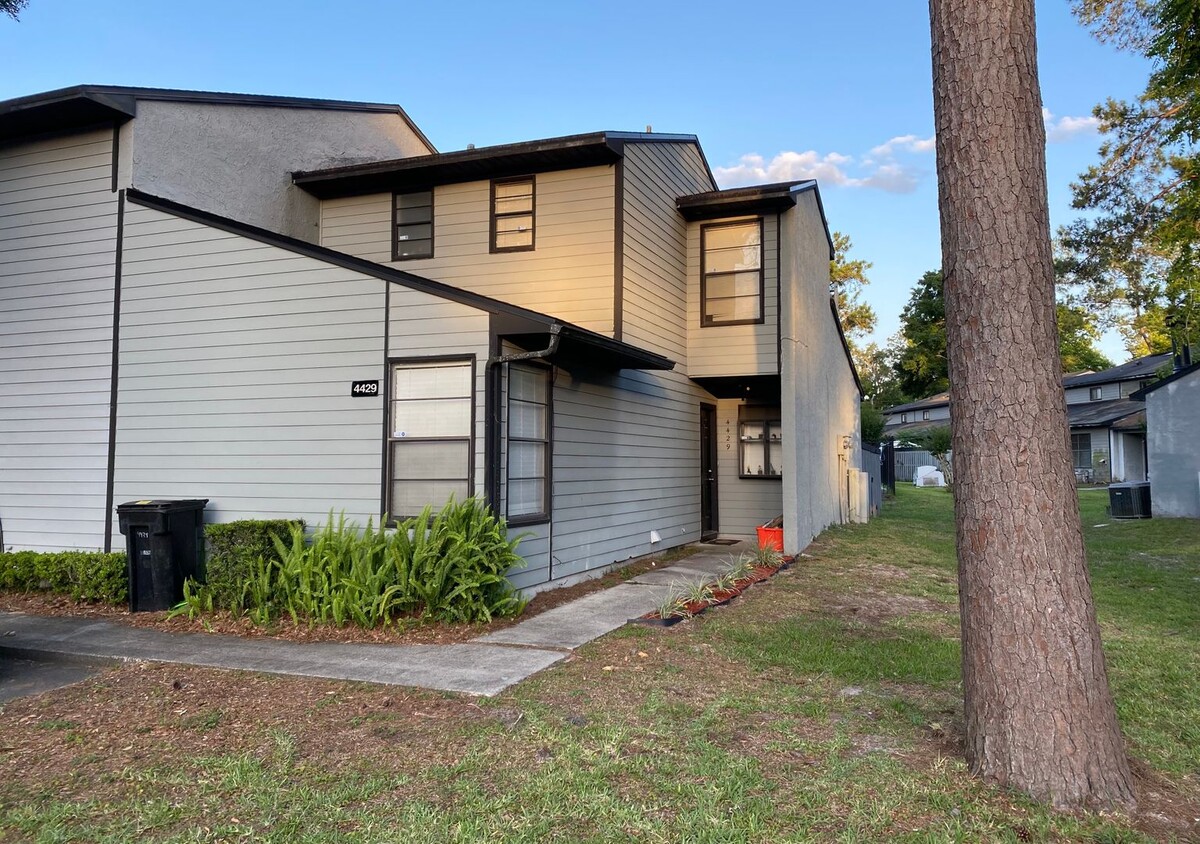 Foto principal - 4429 SW 20th Ln