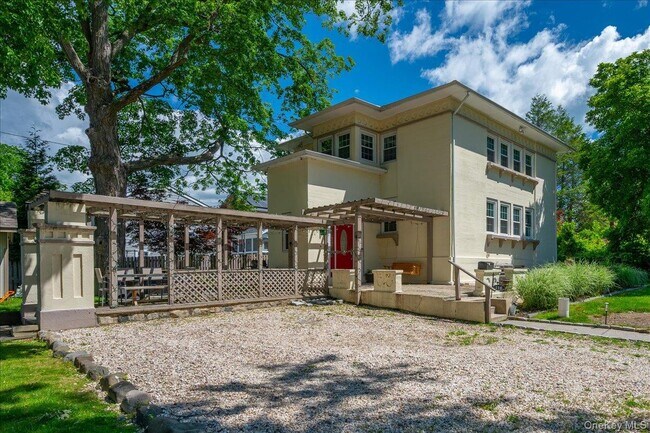 Foto del edificio - 116 Soundview Ave