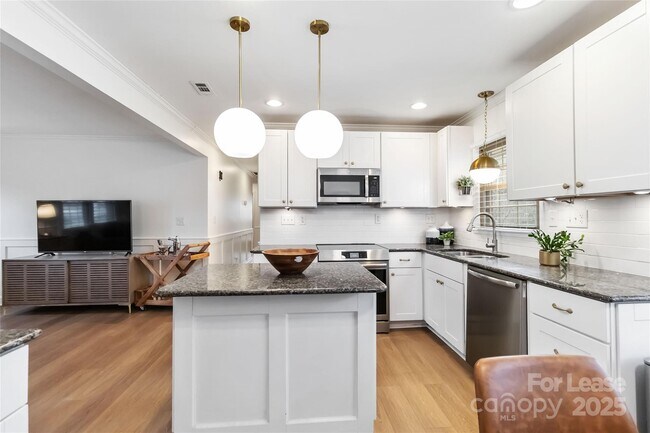 Foto del edificio - 405 Hillcrest Dr