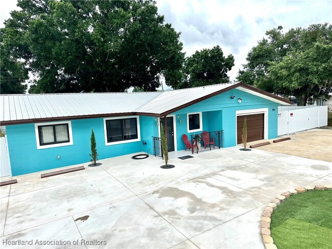 Building Photo - 112 Memorial Dr