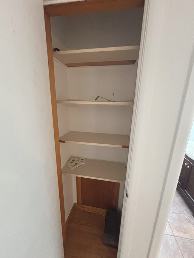 Linen Closet - 1125 Bohland Ave
