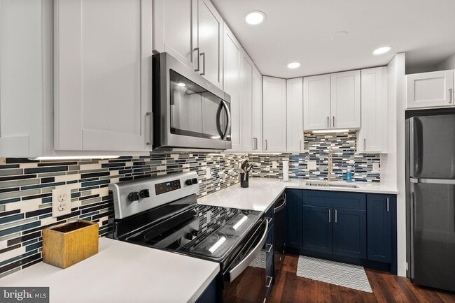 Building Photo - 3245 Rio Dr