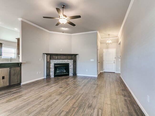 Foto del edificio - Cute Home + Lone Oak + Deer Creek Schools + All Applicances