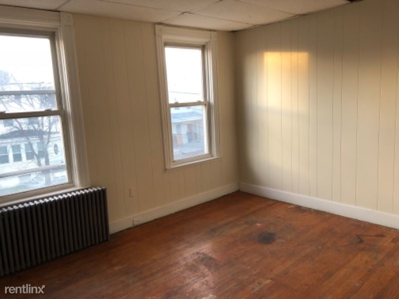 Primary Photo - 139 Smith St