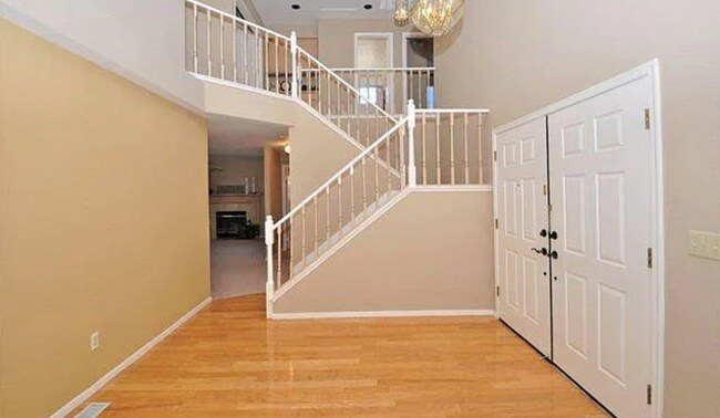 Building Photo - 957 Windmeadows Dr