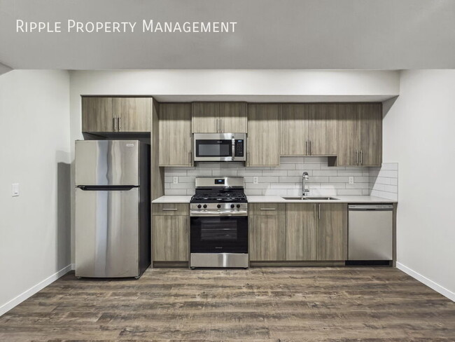 Photo du bâtiment - 50% OFF YOUR FIRST MONTHS RENT! AMAZING 1 ...