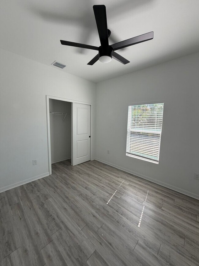 Building Photo - 1147 Edgerton Ave