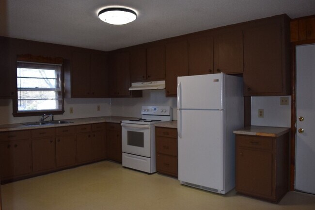 Building Photo - 3 bed, 1.5 bath, 1 Level Living