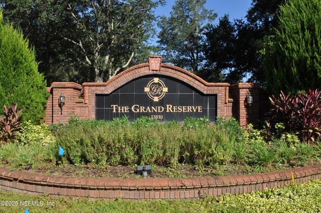 Foto del edificio - 13810 Sutton Park Dr N