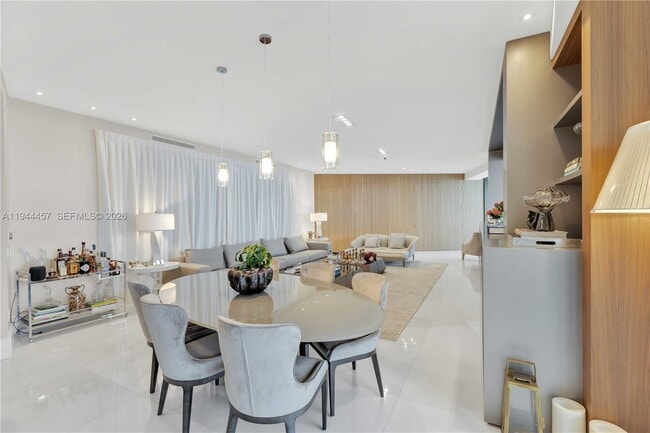 Foto del edificio - 18555 Collins Ave