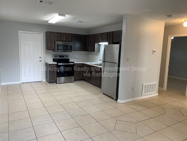 Building Photo - 935 Tanager Rd