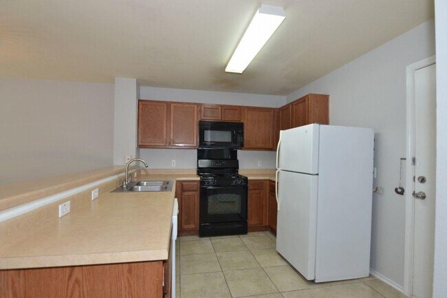 Foto del edificio - 7421 Elk Pass Dr