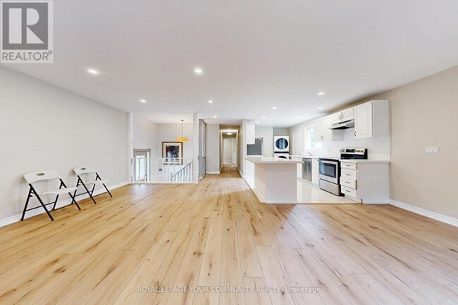 Building Photo - 264 Currey Crescent