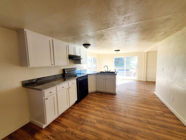 Foto del edificio - 3 Bedroom 2 Bath Single Family Home