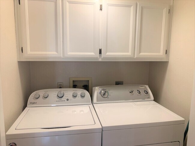 Building Photo - 1122 Woodside Rd